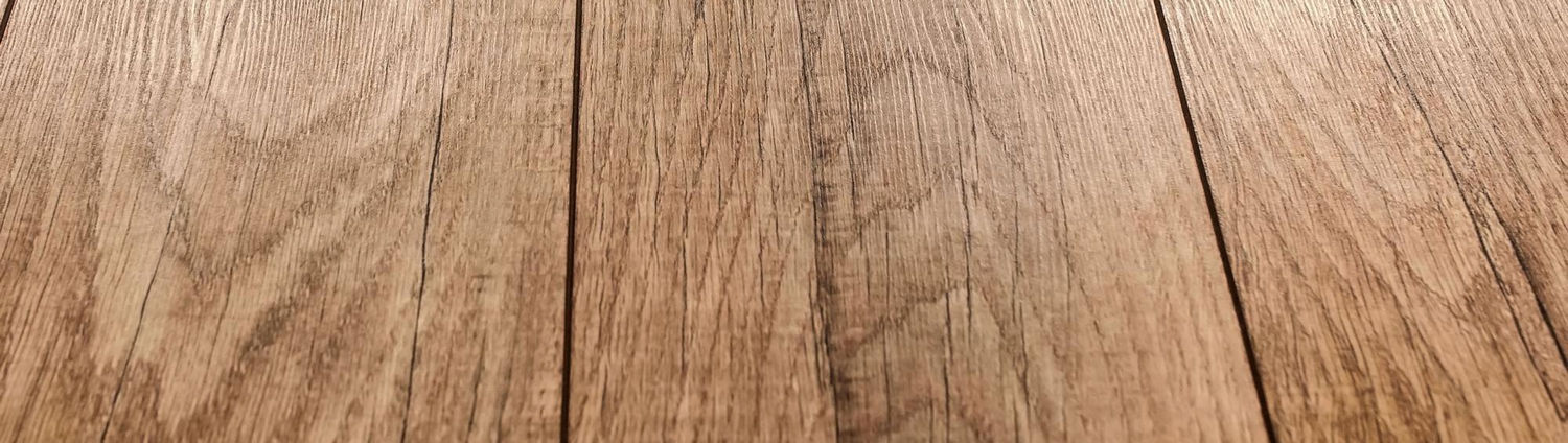 podłoga po cyklinowaniu i lakierowaniu